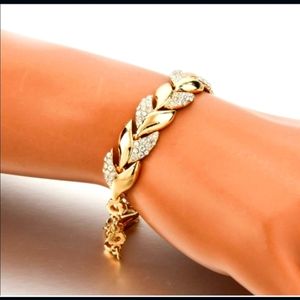 18 karat gold braided leaf bracelet with beautiful zircon diamonds